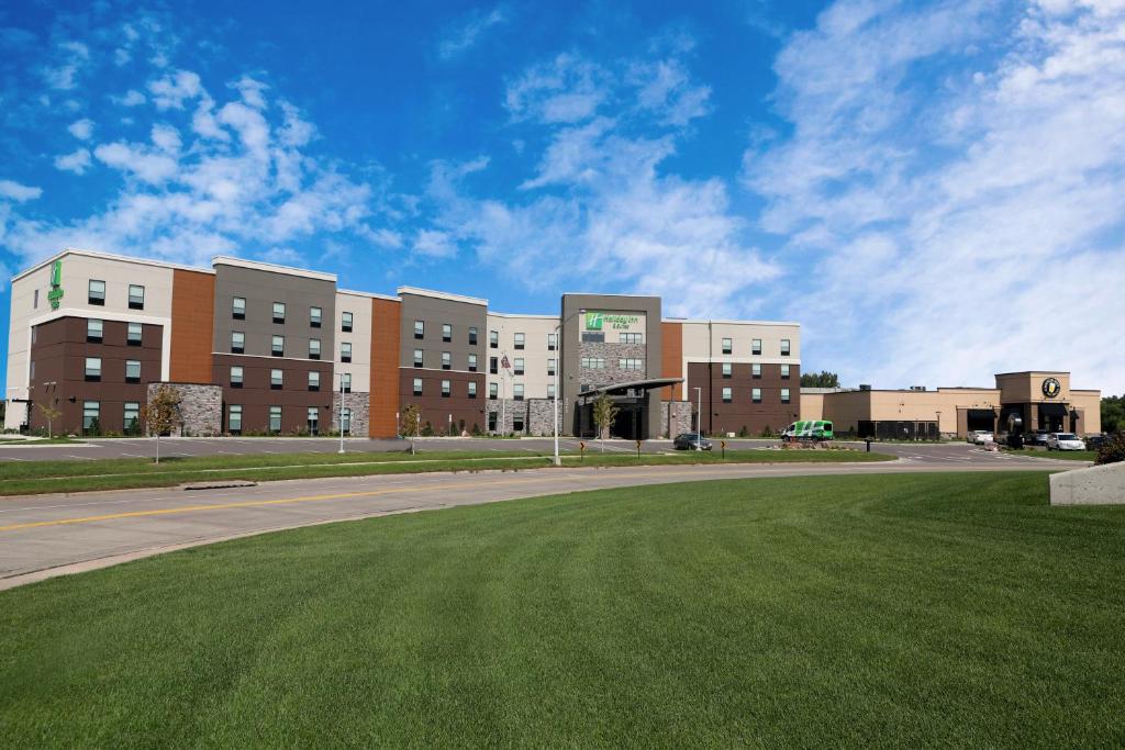 Holiday Inn Hotel & Suites Sioux Falls - Airport