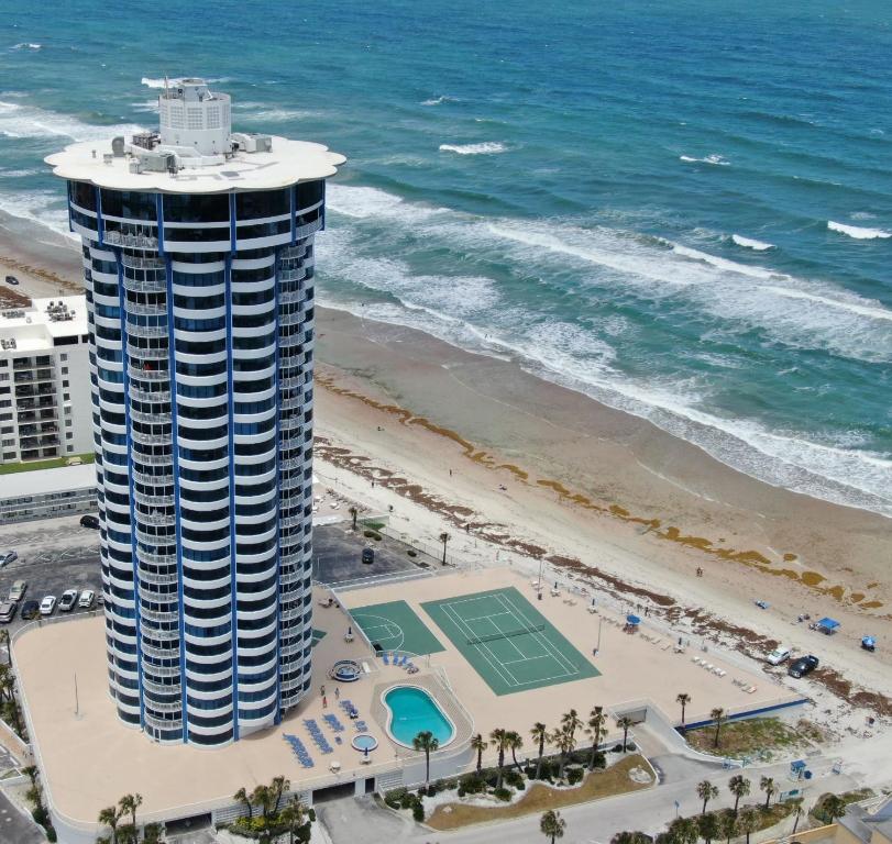 On the Beach-2/Br 2/Bath, 26th floor! Spectacular views of Ocean & River