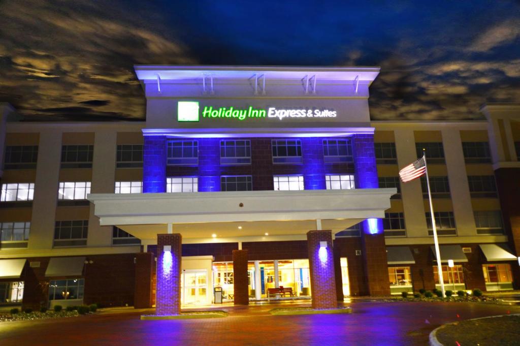 Holiday Inn Express & Suites Toledo South - Perrysburg, an IHG Hotel