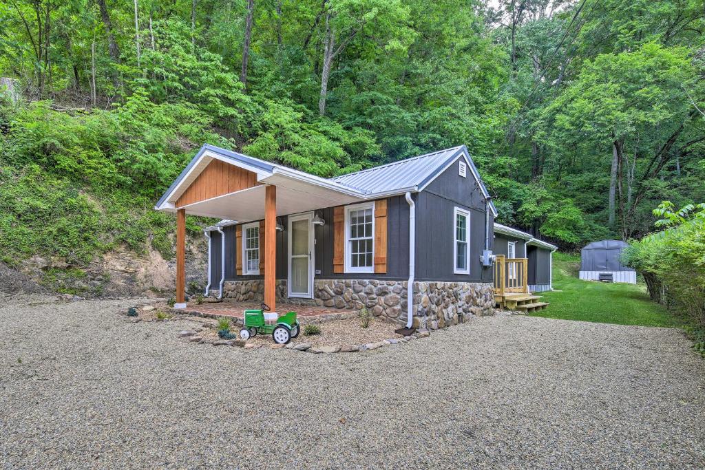 Updated Bristol Retreat about 2 Miles to Downtown!