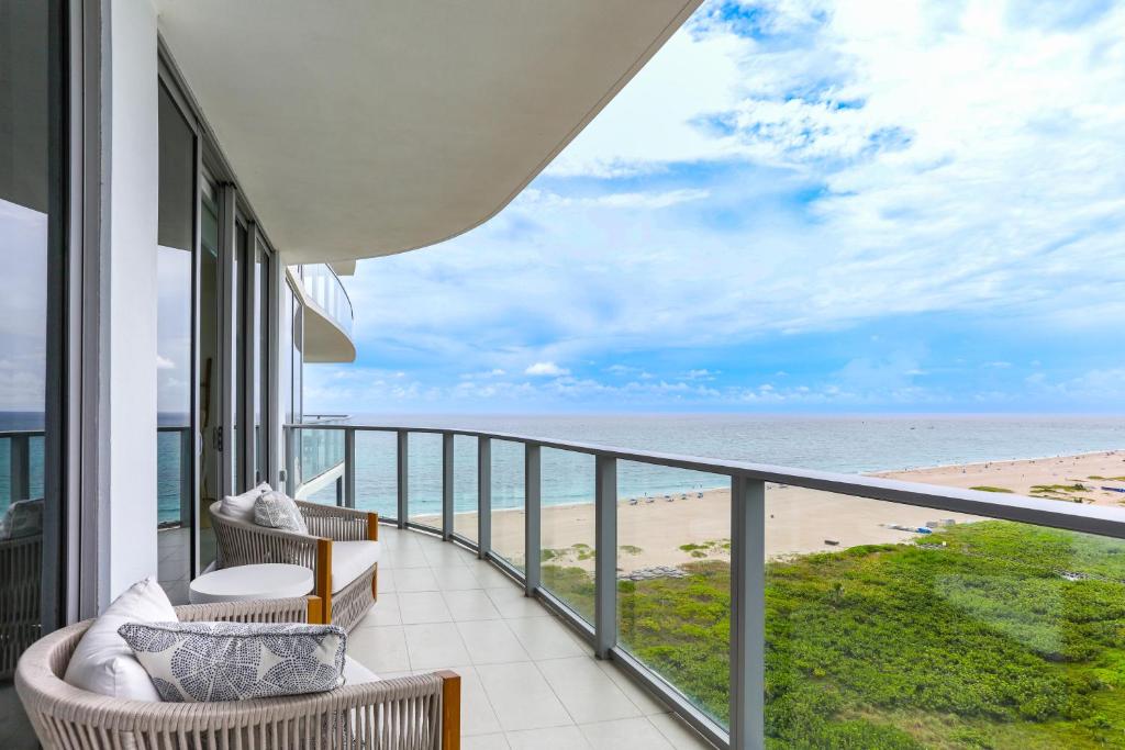 Riviera Beach Condo with Ocean Views and Pool Access!