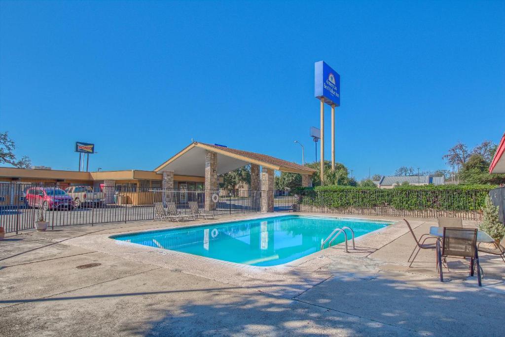 Americas Best Value Inn Uvalde